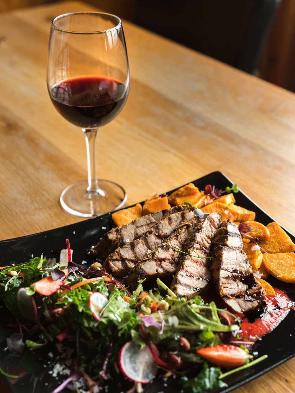 Red Wine-Infused Garlic Butter Steak: A Culinary Symphony